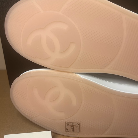 Authentic Chanel CC Low Top Women’s Sneakers size 40 - Picture 11 of 15